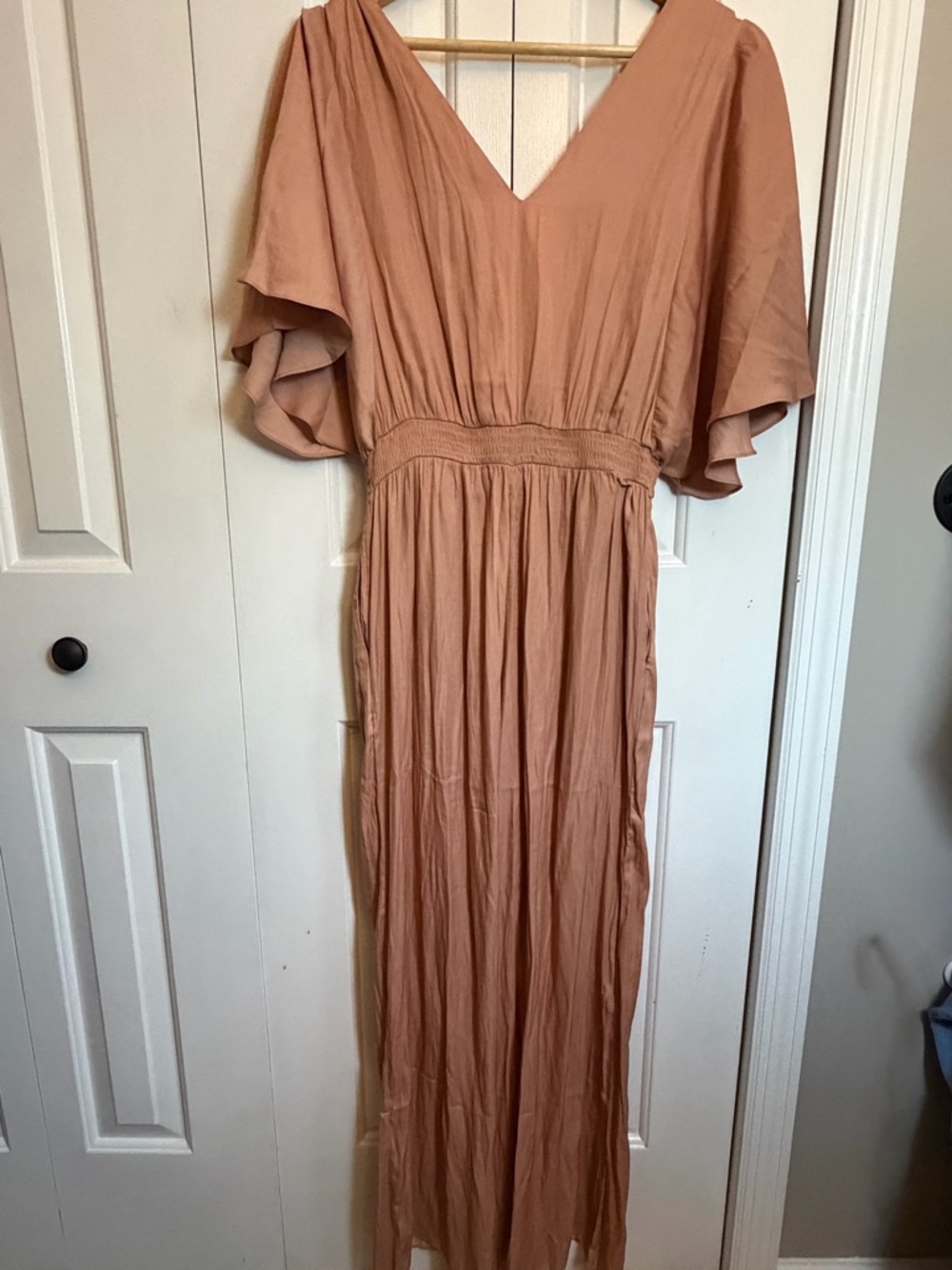 Women's V-Neck Flutter Sleeve Jumpsuit in Dusty Rose L